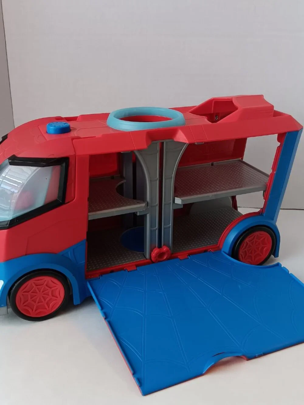 Marvel Spidey Web Transporter Playset -- Batteries Included!